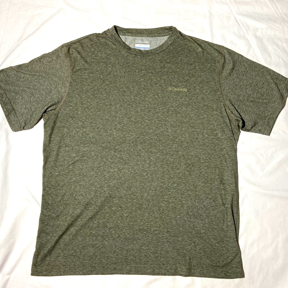 Columbia Shirt Heather Green X-LARGE Like New. Offers Welcome.